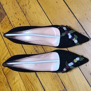 Authentic Valentino Pumps Black flower detail